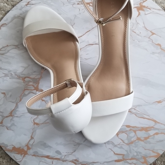 Kelly & Katie Shoes - WHITE Heeled Strap Sandal